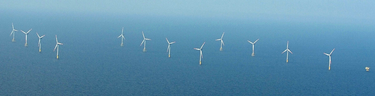 Luftaufnahme des Windparks Alpha Ventus.