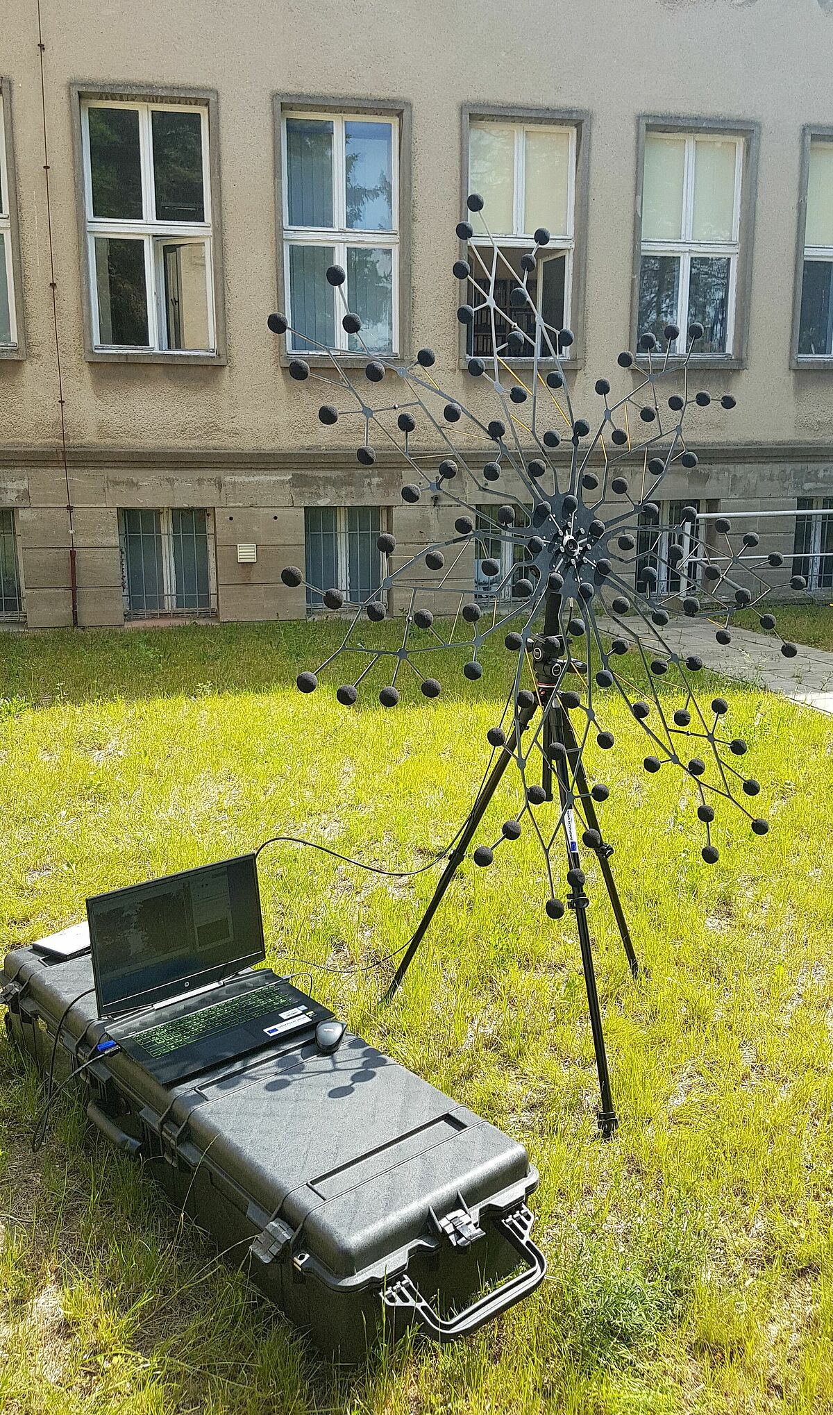Photo of the acoustic camera „Bionic L-112 Array“ of the Chair of Wind Energy Technology at Universität Rostock.