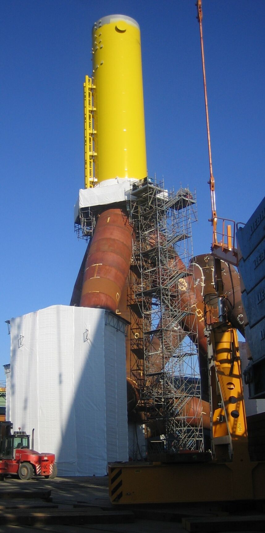 Bild 1 zu Tripod-Gründung für eine Offshore-WEA.